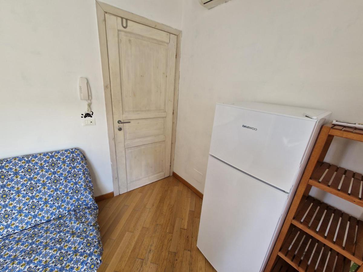 Casette Di Alex Con Terrazza Trapani Bagian luar foto