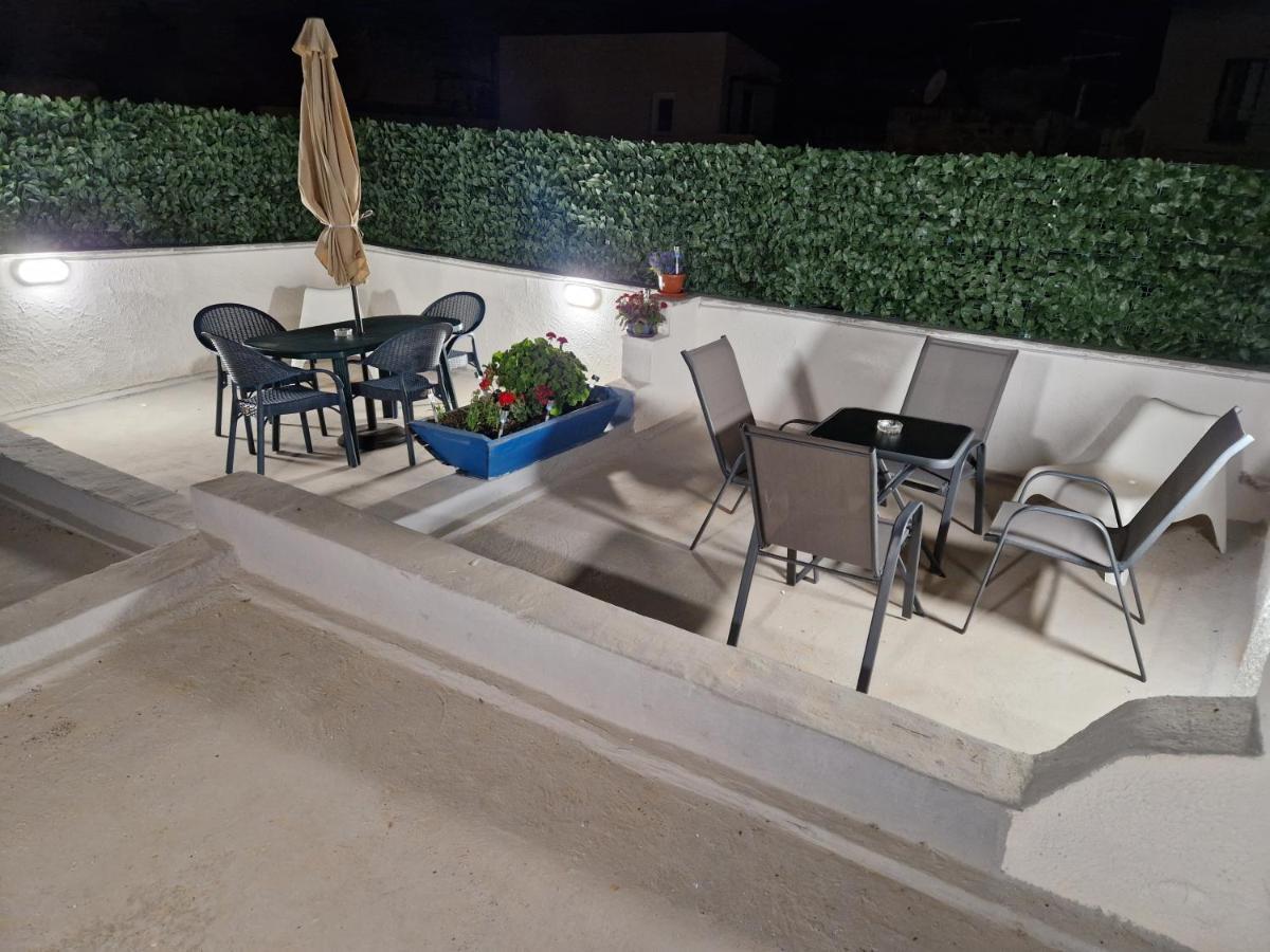 Casette Di Alex Con Terrazza Trapani Bagian luar foto