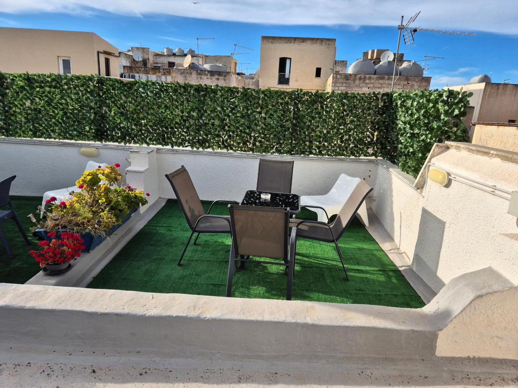 Casette Di Alex Con Terrazza Trapani Bagian luar foto