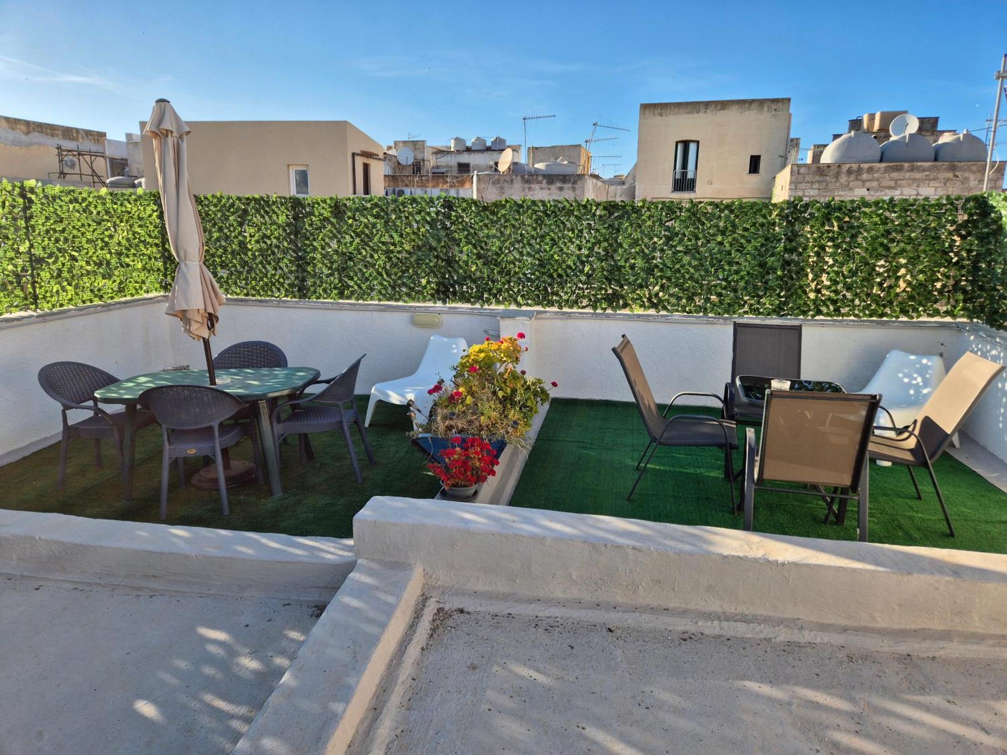 Casette Di Alex Con Terrazza Trapani Bagian luar foto